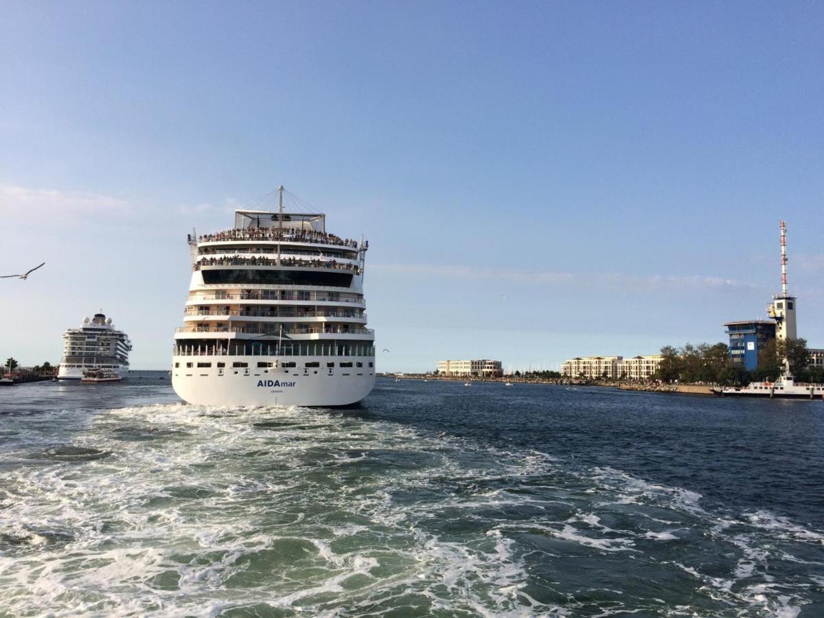 Ferienhaus Am Yachthafen, Moewe Apartment Rostock Bagian luar foto