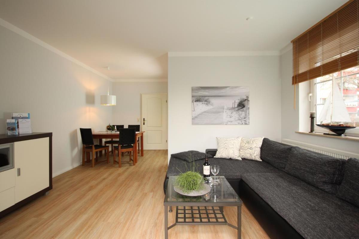 Ferienhaus Am Yachthafen, Moewe Apartment Rostock Bagian luar foto